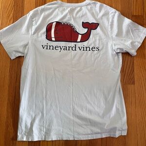 Vineyard Vines Men’s Medium Light Blue  Football Whale Graphic T-Shirt Pocket